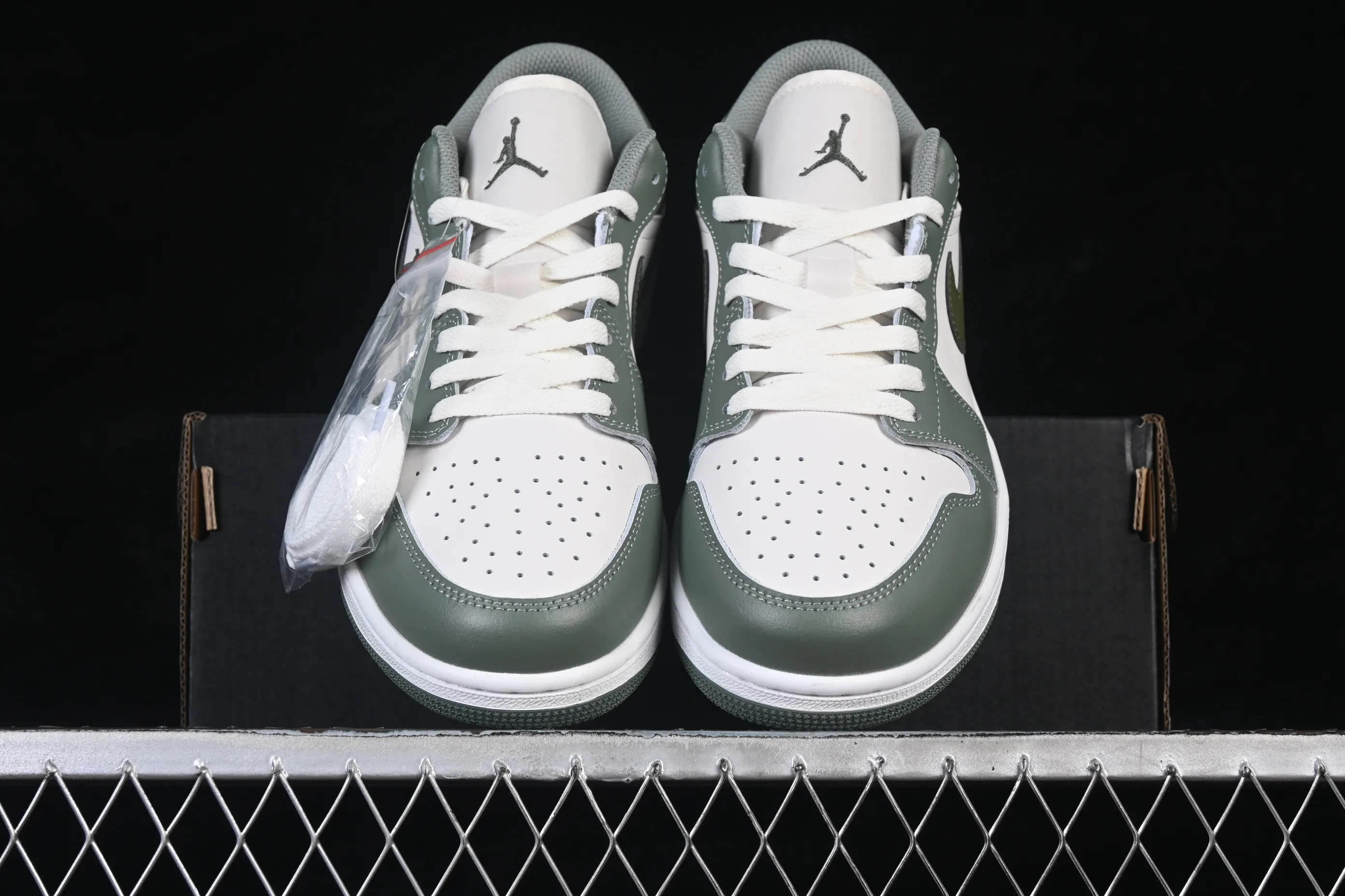 All categories Air Jordan Jordan series basketball shoes Air Jordan 1 Low High-end customized low-top sneakers Air Jordan 1 Low AJ1 Joe 1 meter white and green low-level cultural casual sneakers 553558-300